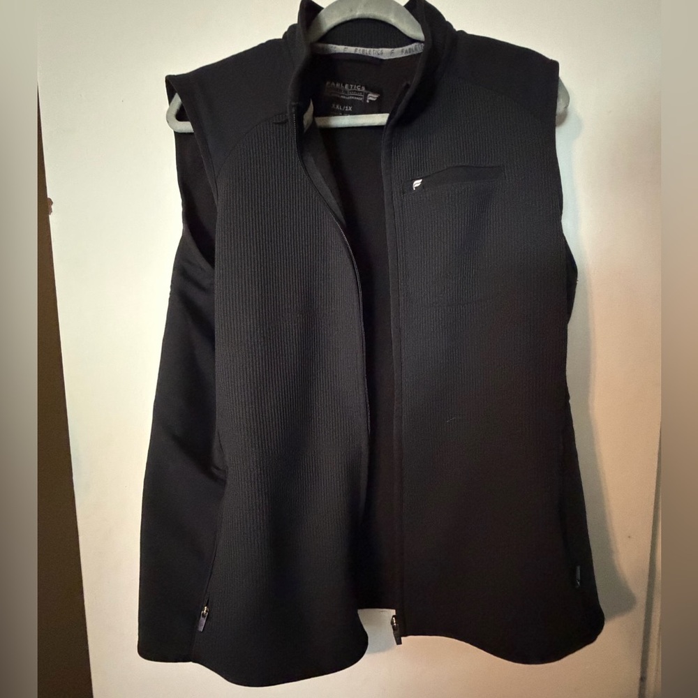 Fabletics Black Sleeveless Zip-Up Performance Vest